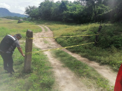 Policías municipales rescatan a familia de ser arrastrada por la corriente