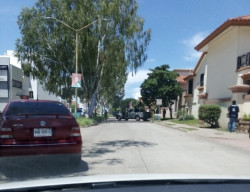 Elementos de la Marina catean domicilio en Stanza Toscana