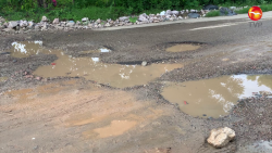 Baches en la J. Manuel Clouthier a la altura de Pradera Dorada