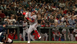 Joey Meneses pega su sexto cuadrangular de la temporada