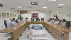 EL IEES dona equipo de cómputo par a26 escuelas