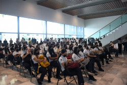 Estudiantes agradecen a la UAS por darles oportunidad de estudiar