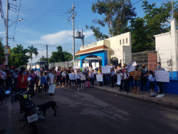 Inicia ciclo escolar con manifestación