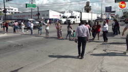 Cierran avenida Gabriel Leyva por malas condiciones en preescolar de la colonia Azteca