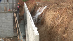 Se rompe tubería de agua en Hacienda del Seminario