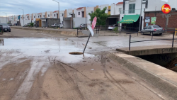 Alcantarilla destapada en Jardínes de la Riviera
