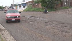 Hasta 10 días tarda el tramite de reparación de auto por caer en baches
