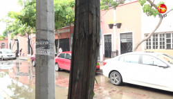 ¡Cuidado! con el poste de la Calle Benito Juárez, en el Centro de Mazatlán