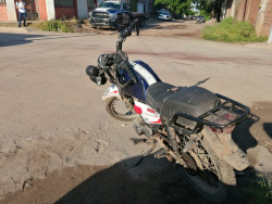 Motociclista muere tras impactarse contra una camioneta