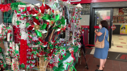 Desde el Estado de México, Jahir viene a Mazatlán a vender artículos patrios