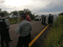 Equipo de basquetbol Las Liebres de Guasave sufre accidente