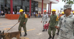 Autoridades municipales conmemoran el Día Nacional de Protección Civil.