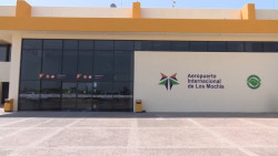 Se quedan varados en el aeropuerto de Los Mochis un grupo de pasajeros
