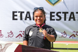 Pauleth Mejía la ganadora del Premio al Mérito Deportivo