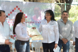 Entrega Secretaría de Agricultura primer proyecto de invernaderos para cooperativas de mujeres de Ures