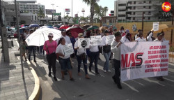 Familias desplazadas se manifestaron en la Zona Dorada de Mazatlán