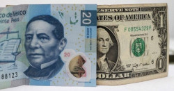 Moody's advierte de depreciación de 20 % del peso frente al dólar