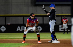 Yaquis pega primero, vence 5-3 a Naranjeros