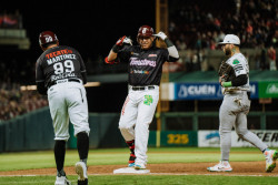 Tomateros gana primer serie en casa