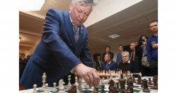 El excampeón mundial ajedrez Anatoli Kárpov, en coma inducido