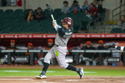 Tomateros por la supervivencia visita a Naranjeros