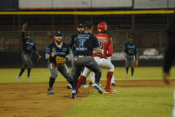 Algodoneros viene de atrás ante Navojoa