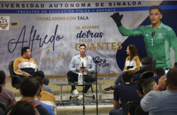 El portero Alfredo Talavera inspira a estudiantes  de la UAS a cumplir metas