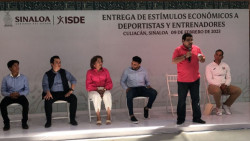 Entregan estímulos económicos a ganadores de medallas en Nacionales Conade 2023.