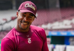 Reporta Maxell Smith a pretemporada de Tomateros de Culiacán