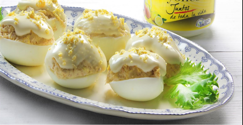 Preparando recetas Keto: Huevos rellenos de atún y mayonesa