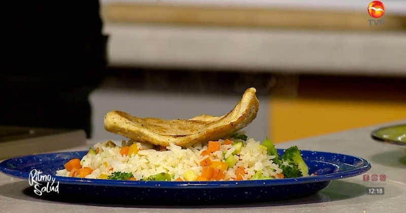 Este arroz "salvaje" con pechuga de pollo te dejará encantado (video receta)
