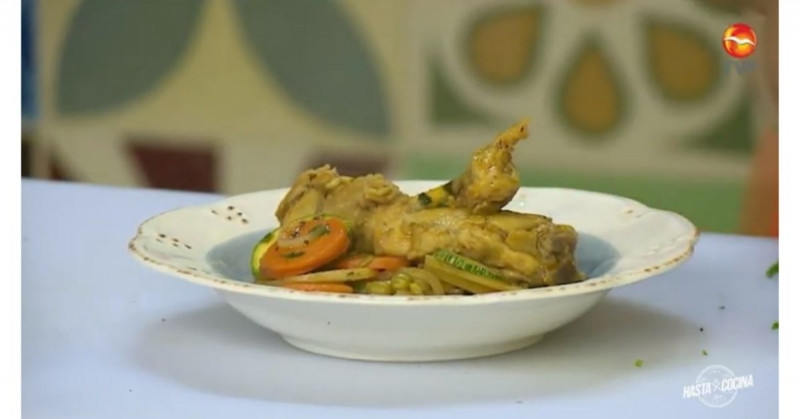 Cocina un rico, saludable y económico pollo a la jardinera (video receta)