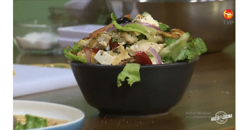¿Rico y fit? ¡Prepara una deliciosa ensalada griega! (video receta)