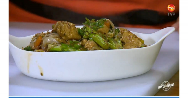 Hasta 8 comen con este rico chop suey de pollo (video receta)