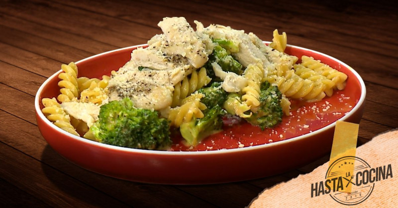 Cómo preparar Pasta con Brócoli y Pollo (video receta)